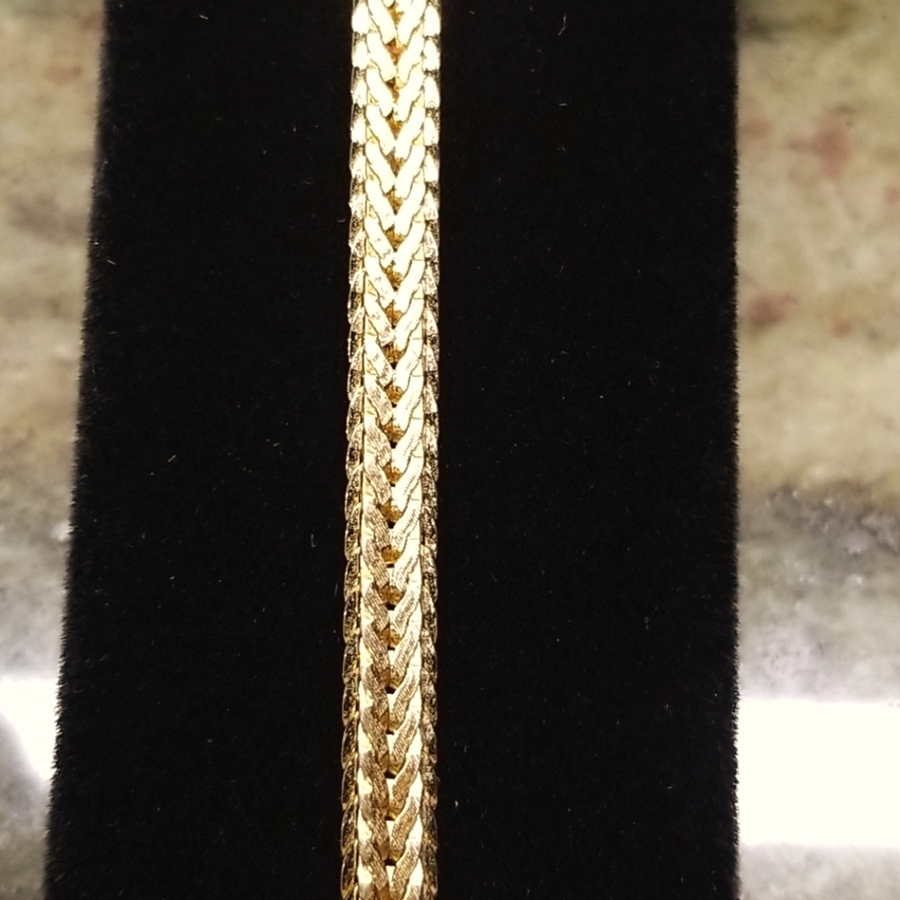 Gold tone bracelet